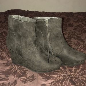 Gray wedge bootie